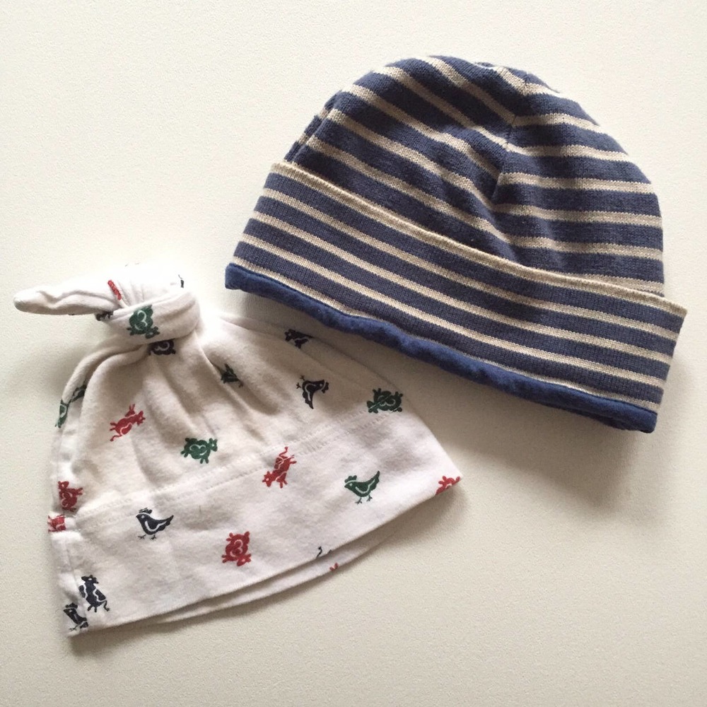 GAP Baby Hats Newborn Lot x2 Beanie Knit Lined Birds Layette Infant Size NB